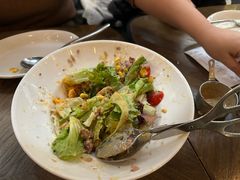 多汁鸡腿佐沙拉底-miss pizza