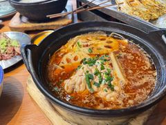 -何妹湿辣牛肉·粤式烧烤砂煲(桂雅路店)