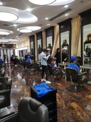 点击看大图 -八佰伴8008星级形象店