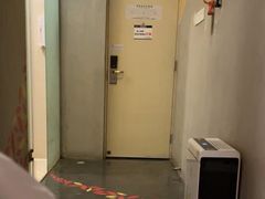 -卡罗酒店(东门晒布地铁站店)