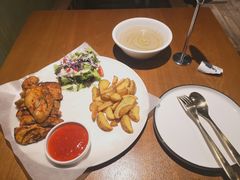 -JINNS锦时 steak&pizza(浸信会礼拜堂旧址店)
