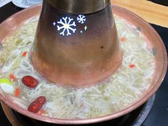 -果松木炭酸菜铜火锅·外婆参鸡汤