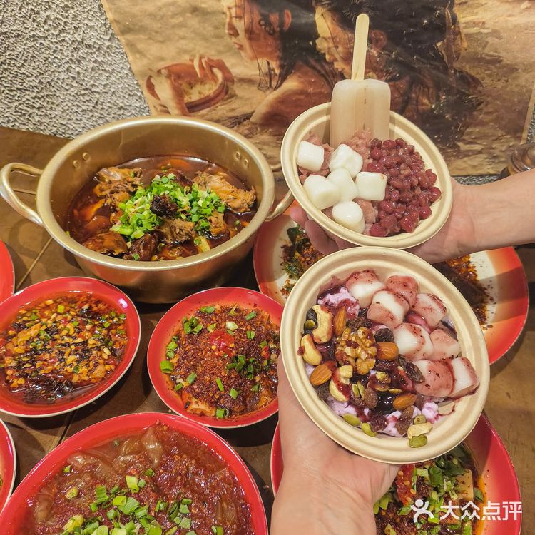 都江堰美食探店🦆烤鸭甜不辣你没吃过的体验！