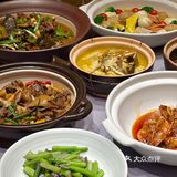一家子整整齐齐，一桌子香喷喷