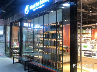 这是一家连锁的饰品专卖店