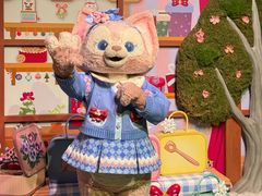 -小镇影院迪士尼小熊Duffy与他的朋友合影地