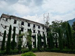 -四川汶川特大地震漩口中学遗址