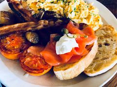 -ROAST coffee & eatery