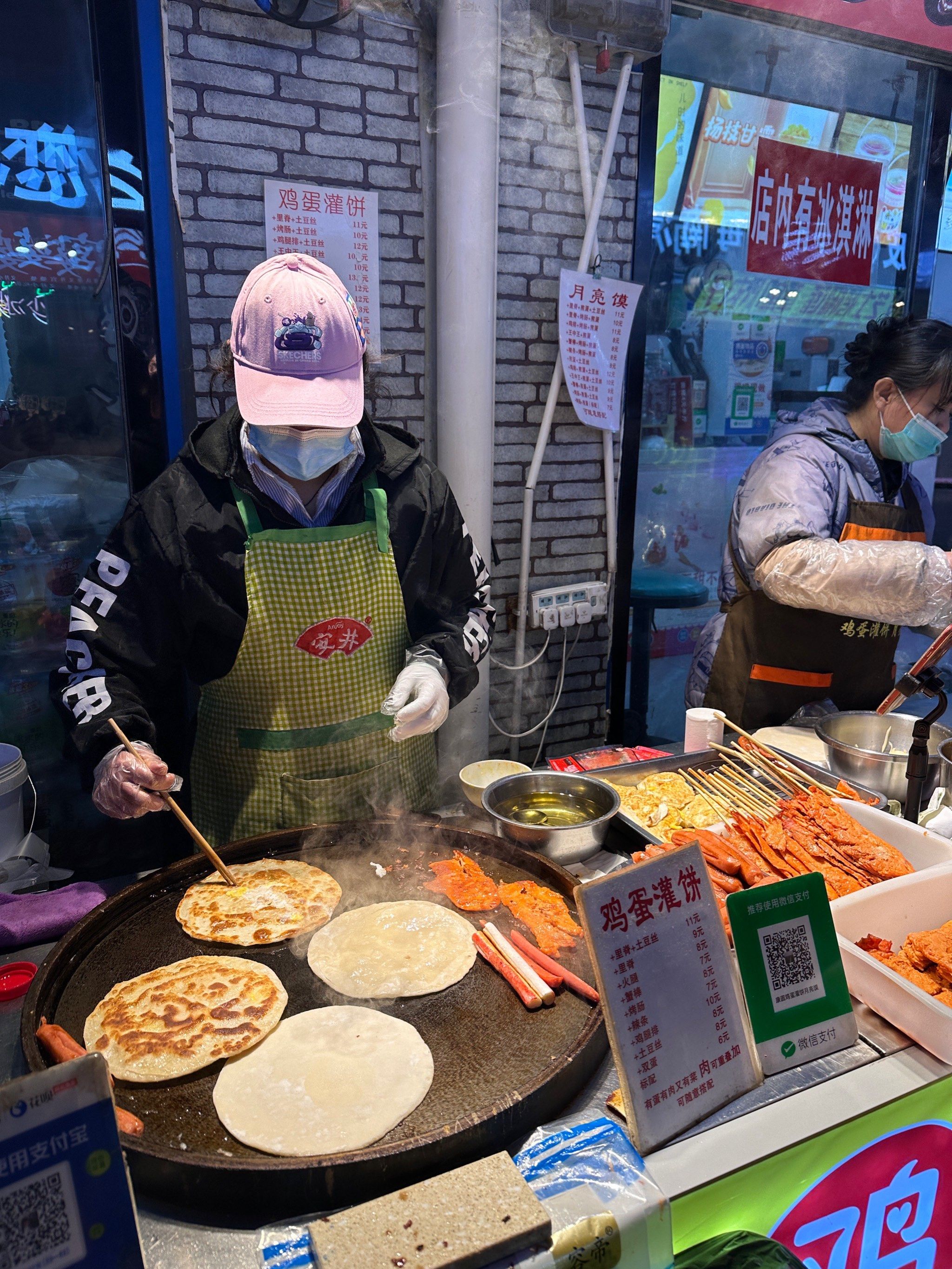 太原义井小吃街还是一如既往的热闹呀