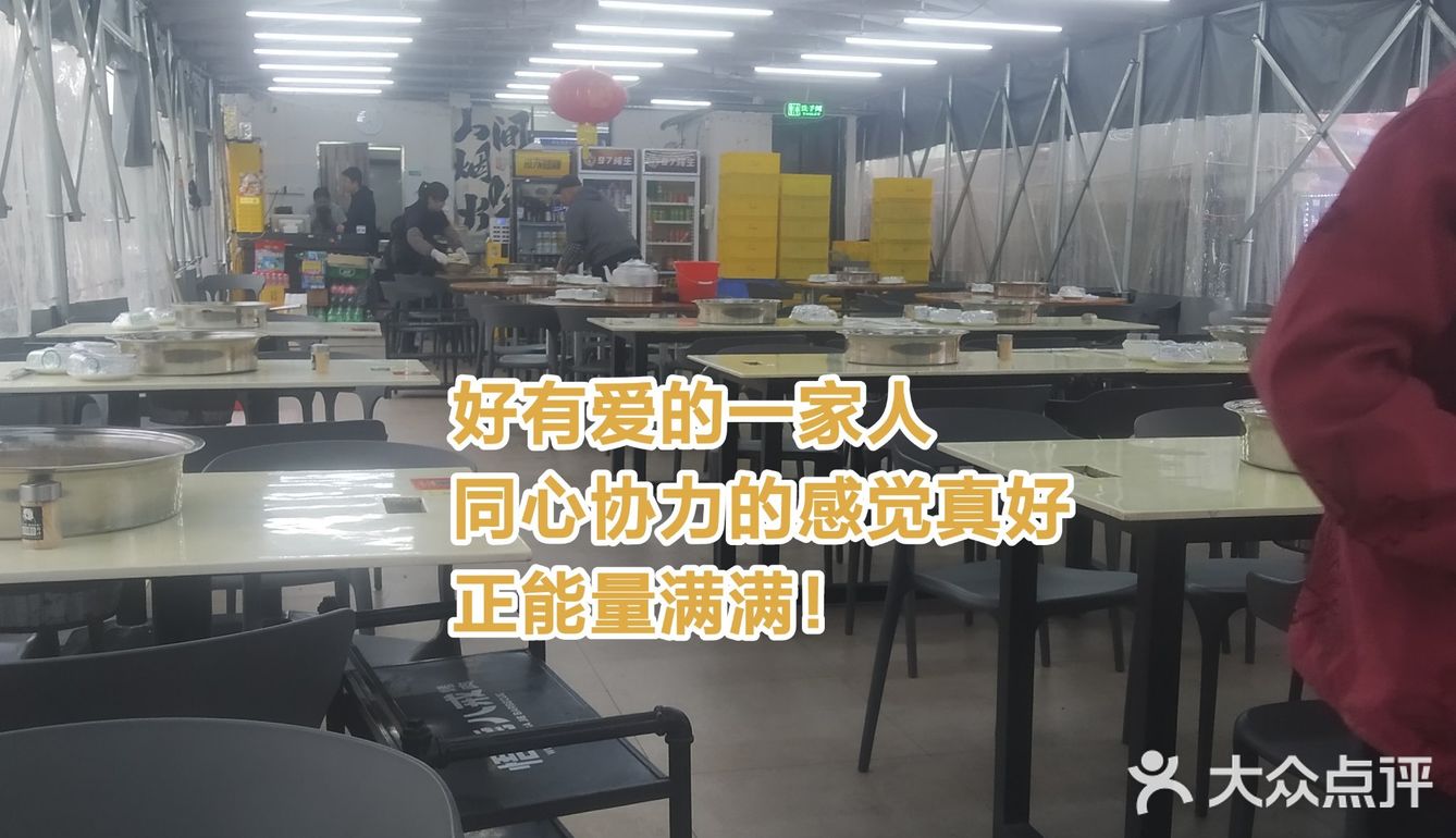 用传统的炭炉吃火锅才是贴近生活