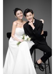 -雪中彩影婚纱摄影·微光艺术中心