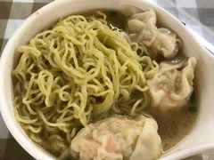 招牌鲜虾云吞面-新大咀港式茶餐厅(宝山万达店)
