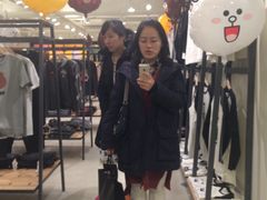 -LINE FRIENDS Garosu-gil Flagship Store