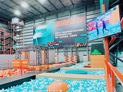 -极限PLAY运动娱乐新世界·团建派对潮玩休闲馆·室内蹦极高空游乐园