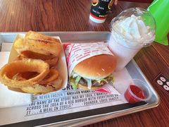草莓奶昔-FATBURGER 特富客汉堡(外交公寓店)