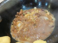 -三江鱼东北特色铁锅炖(骆驼店)