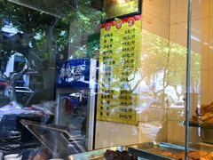 面包甜点陈列柜-余杨鸭鸭餐厅