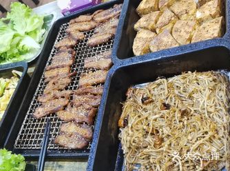 烤冷面，臭豆腐，卷凉皮