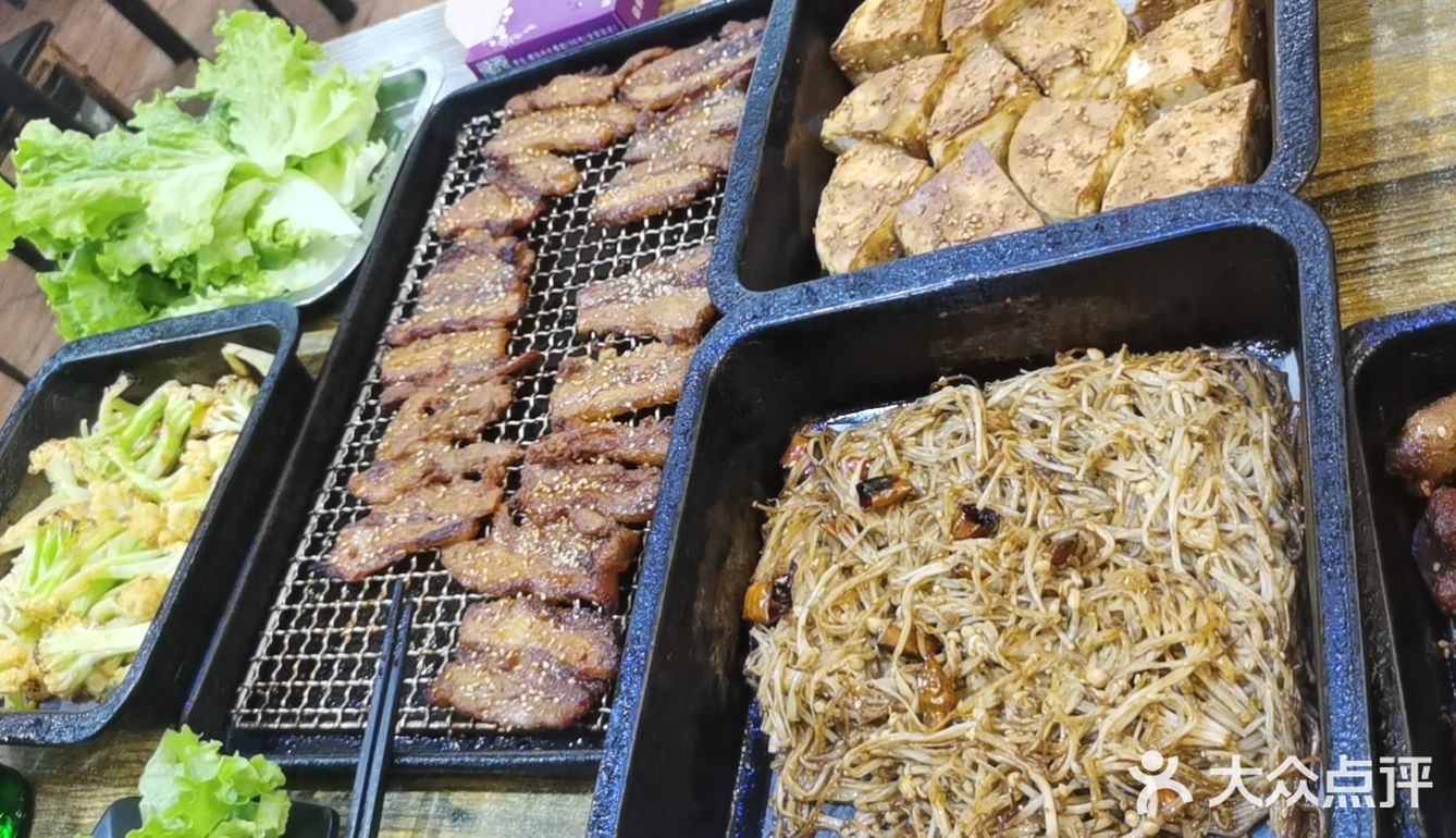 烤冷面，臭豆腐，卷凉皮