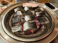 -围炉肉舍•炭烤活鳗•丹东海鲜烤肉(步行街店)