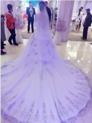 -觅白婚纱礼服馆