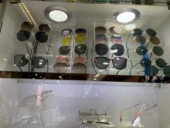 -臻美视爵眼镜·明月·依视路·蔡司折扣店(广渠门店)