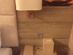 -西安大雁塔科技大学地铁站亚朵酒店