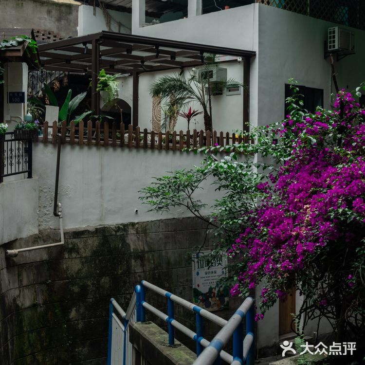 重庆李子坝附近藏着一条小众观景步道：新都巷步道