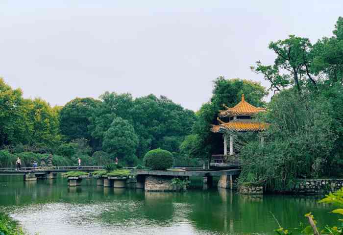 雨湖公园-"雨湖公园位于湘潭市中心,因地势低洼,积雨.
