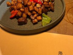 杏鲍菇炒牛肉粒-来龙里 精致 东南亚餐室(万象城店)