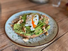 牛油果煮蛋吐司-RAC BAR(安福路店)