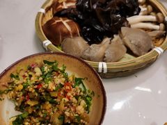 -菌子鲜汤野生菌锅