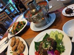 -Chom Cafe and Restaurant