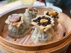 咸蛋黄乌米烧麦-佬泰丰斋· 乌镇茶食餐厅