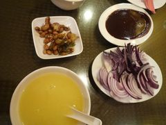 咸菜、甜面酱、玉米粥、洋葱-老昌春饼(中央大街店)