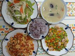 -乐禧母婴全自营月嫂(宝山店)