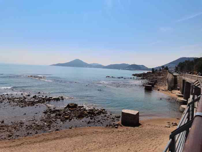 流清河沙滩-"虽然已经立秋了但是青岛的秋天中午还是很热.