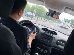 -一嗨租车(凤凰机场店)