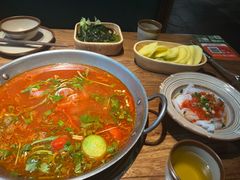 -野山舂·贵州现舂酸汤火锅(鸿通城店)