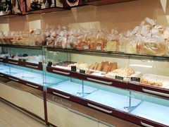 面包甜点陈列柜-摩尔森林·蛋糕烘焙·甜品自助(三牌楼店)