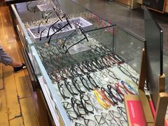 -三叶眼镜城批发市场(上海火车站店)