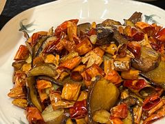 干椒炒见手青-阿山卓·野生菌火锅·纳西火塘烤肉