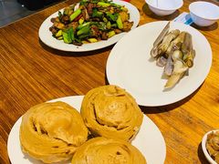红糖馒头配秘制回锅肉-凯华海鲜火锅·传承三十六年
