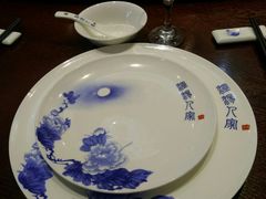 餐具摆设-温汤大酒店餐厅