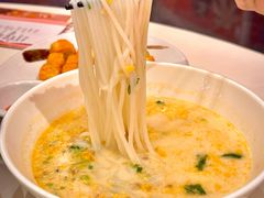 浓鱼汤泡米线-半岛太子酒家(海港城店)