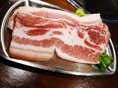 厚切五花肉-·缸桶屋·韩式牛肋条自助烤肉(西湖D11店)