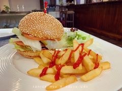 Lucca牛肉汉堡-LUCCA卢卡西班牙海鲜饭(远洋广场店)