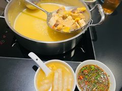 -鲜入唯煮·港式海鲜牛肉火锅(金宝街店)