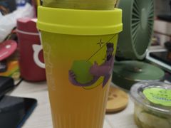 蜜桃乌龙柠檬茶-丘大叔柠檬茶(来福士广场分店)
