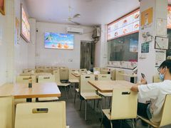 大堂-三身人金新肠粉(丹霞店)